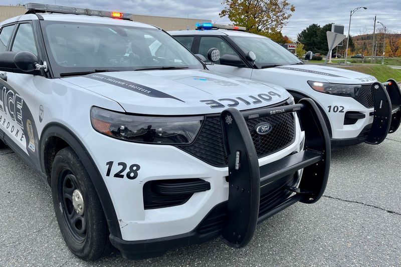 Arrestation à Sherbrooke : trois hommes accusés d’agression sexuelle armée